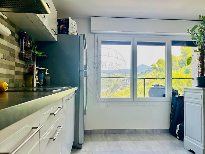 Propriété - 213 m² - 9 pièces