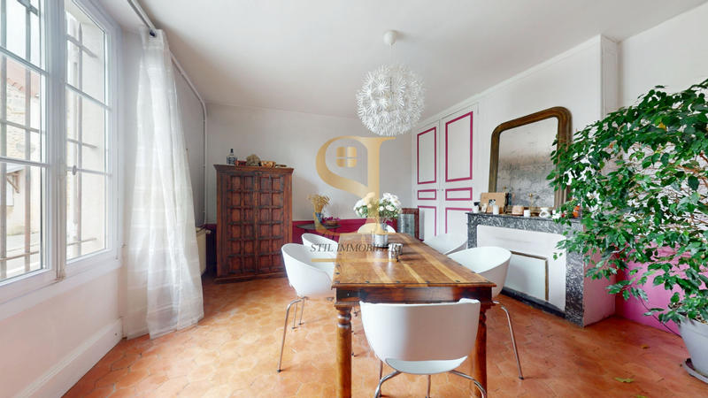 Maison - 250 m² - 7 pièces