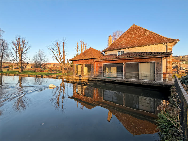 Maison - 346 m² - 11 pièces