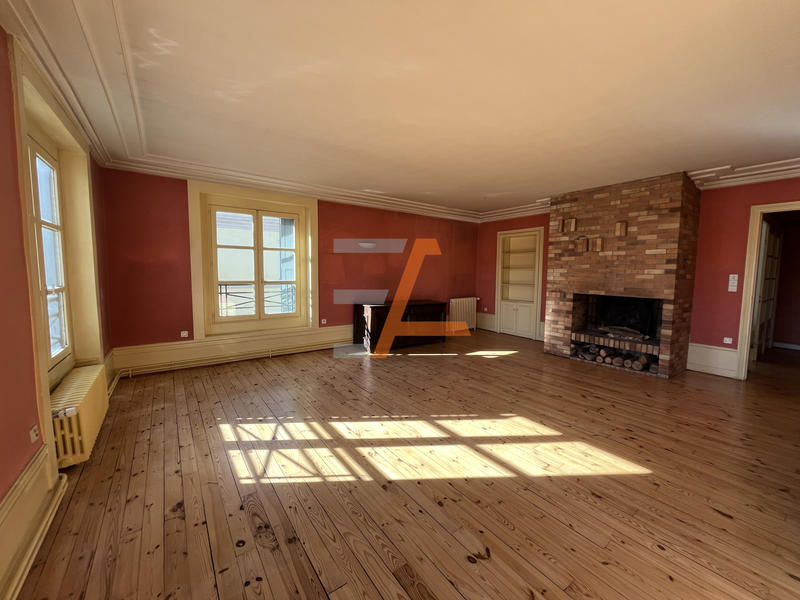 Appartement - 193 m² - 8 pièces