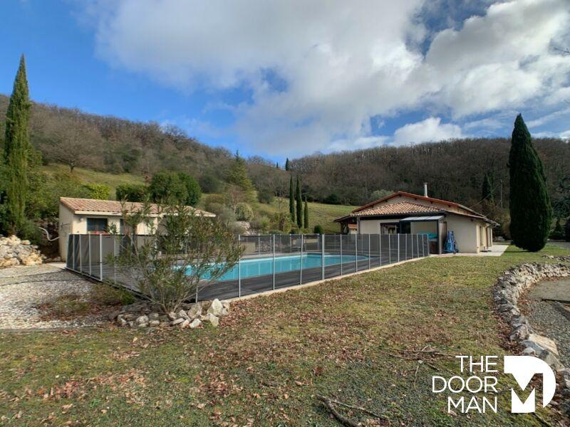 Maison - 220 m² - 8 pièces