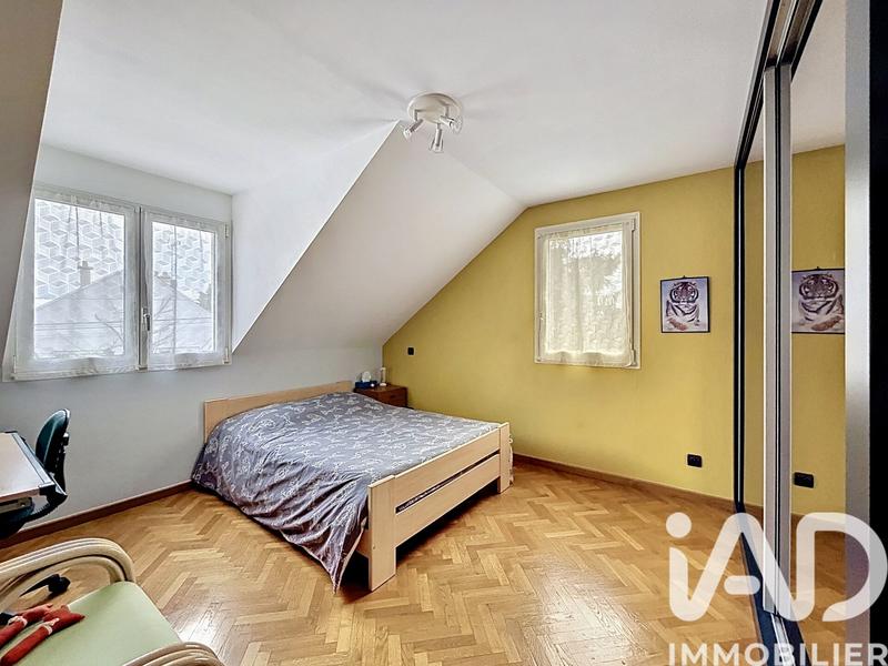 Maison - 225 m² - 8 pièces