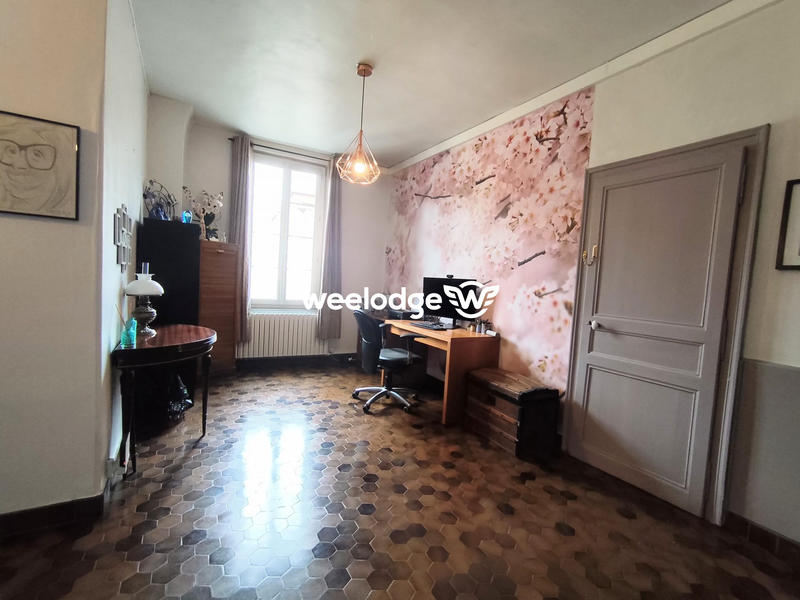 Maison - 300 m² - 10 pièces