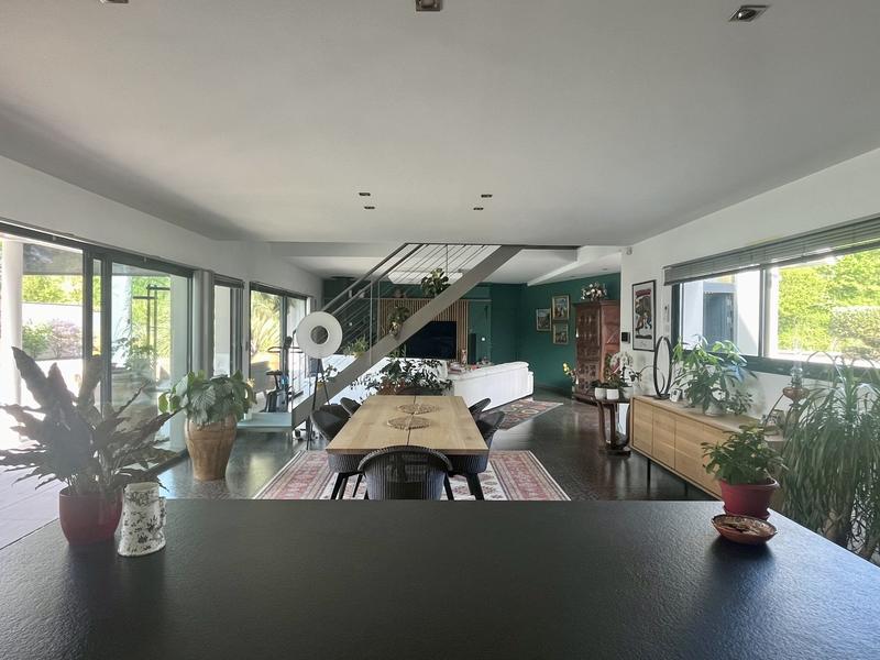 Maison - 202 m² - 5 pièces