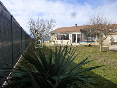 Maison traditionnelle - 90 m² - 4 pièces