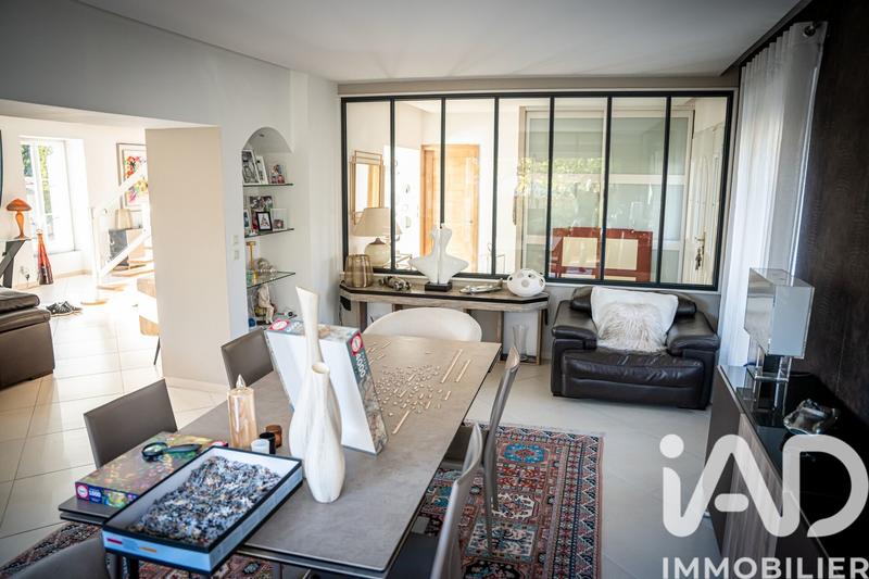 Maison - 332 m² - 6 pièces