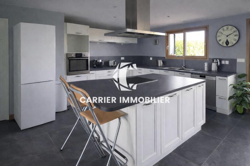 Maison - 242 m² - 4 pièces