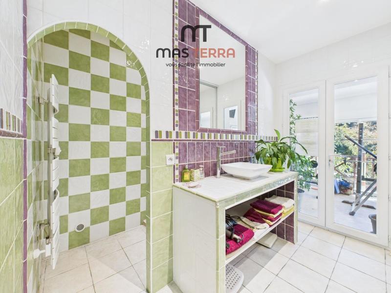 Maison - 230 m² - 6 pièces