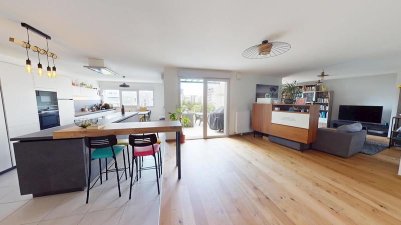 Appartement - 165 m² - 6 pièces