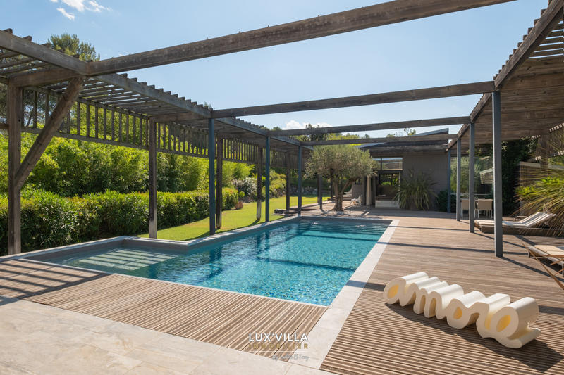 Villa - 295 m² - 10 pièces