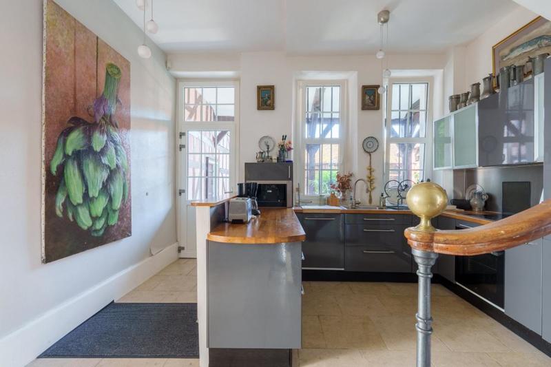 Demeure - 250 m² - 10 pièces