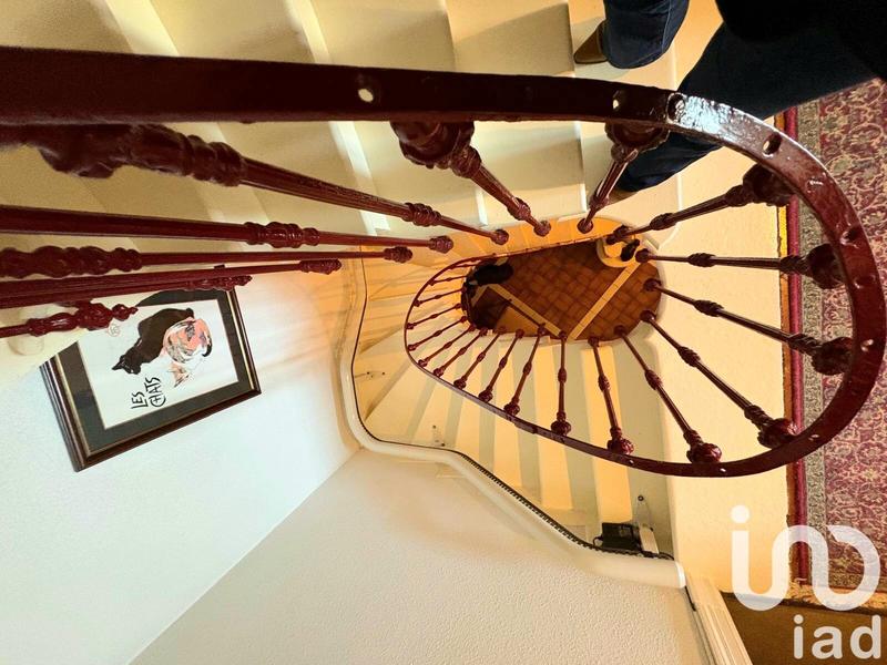 Maison - 330 m² - 10 pièces