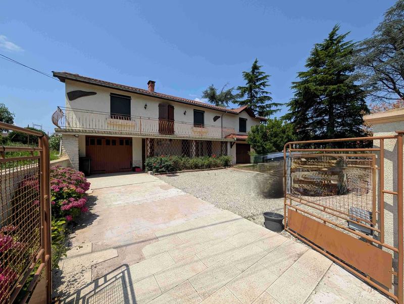 Maison - 208 m² - 10 pièces