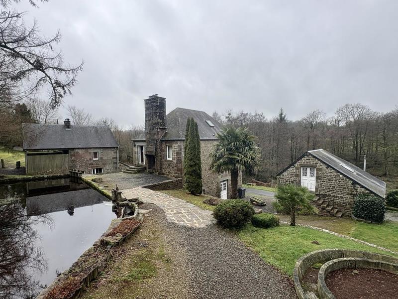 Maison - 245 m² - 40 pièces