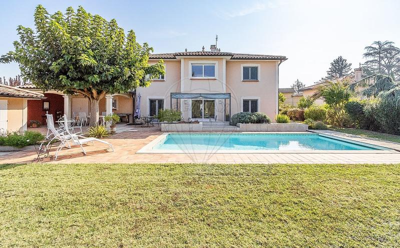 Maison - 226 m² - 6 pièces