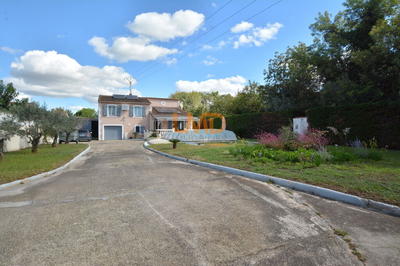 Maison - 140 m² - 8 pièces