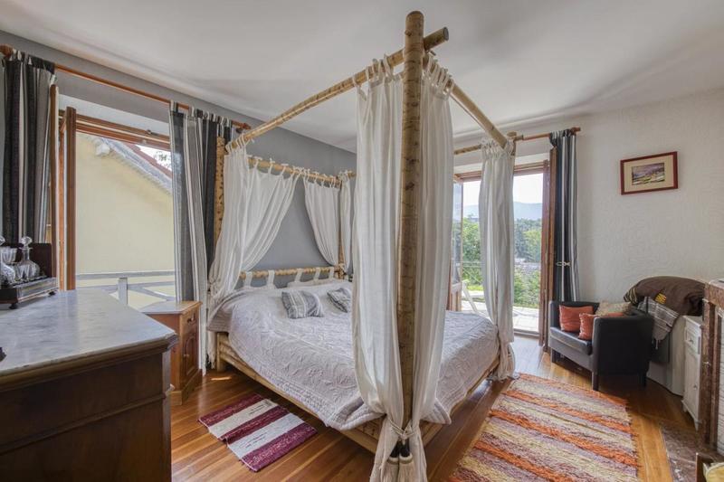 Maison - 251 m² - 10 pièces