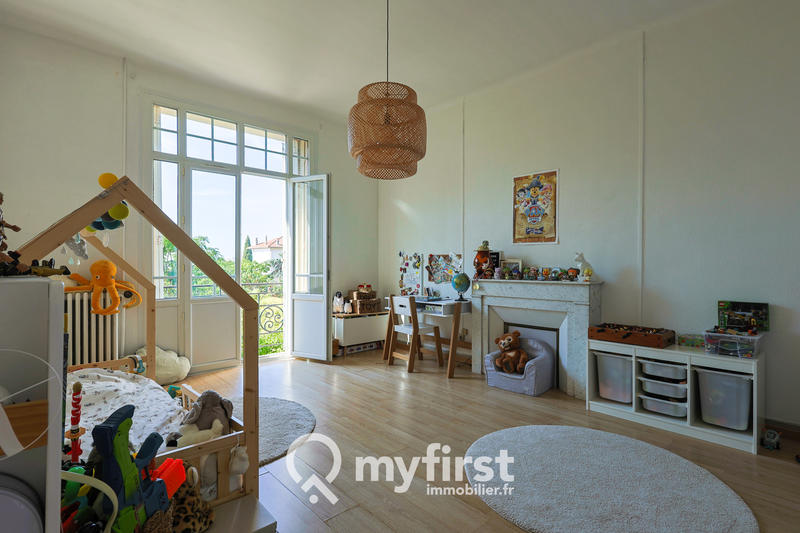 Maison - 202 m² - 6 pièces