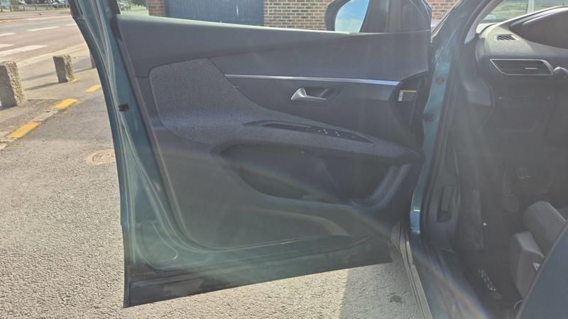 Peugeot 5008 II 1.2 PureTech 130 Active - 7 places