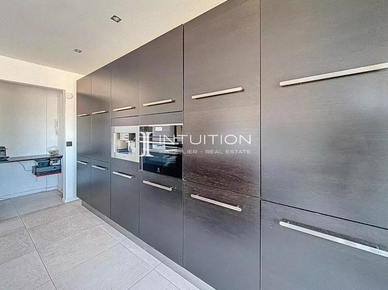 Appartement - 85 m² - 3 pièces