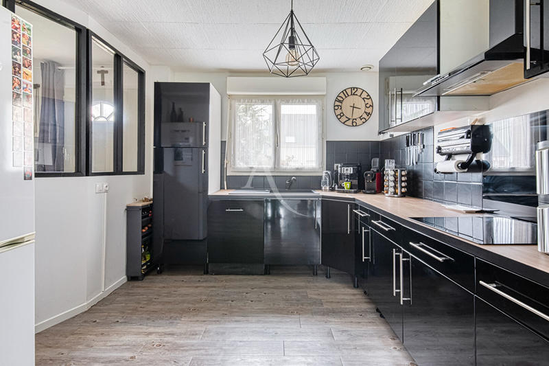 Maison - 96 m² - 6 pièces