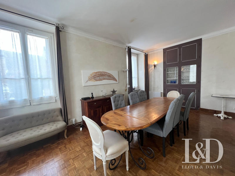 Maison - 300 m² - 10 pièces