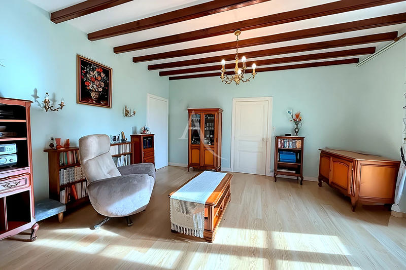 Maison - 186 m² - 8 pièces