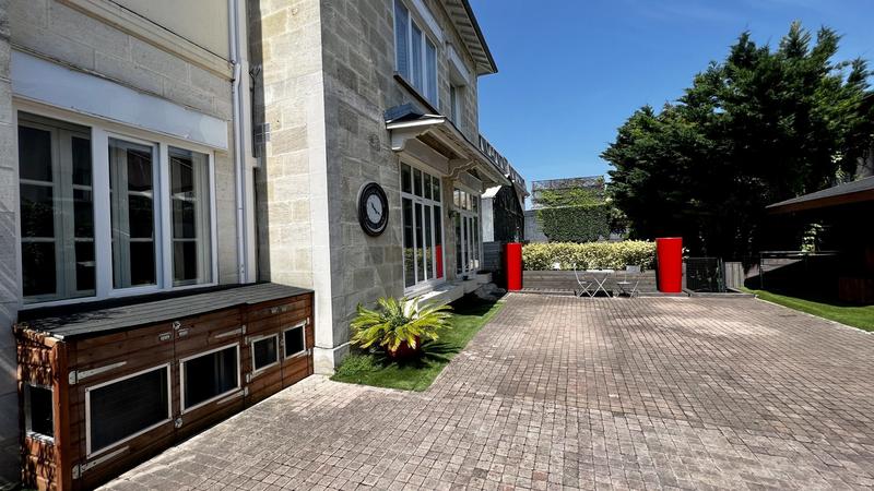 Maison - 300 m² - 8 pièces