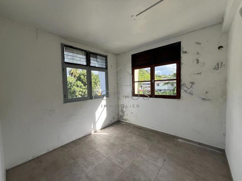 Maison - 144 m² - 9 pièces