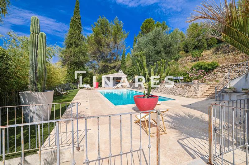 Villa - 320 m² - 5 pièces
