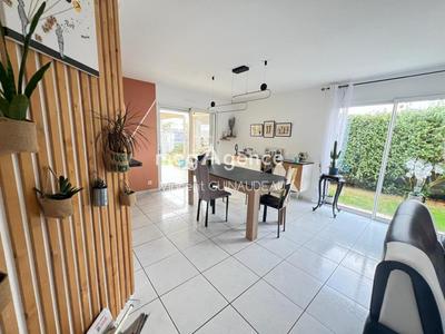 Maison - 96 m² - 4 pièces