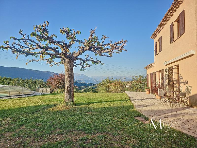 Maison - 180 m² - 8 pièces