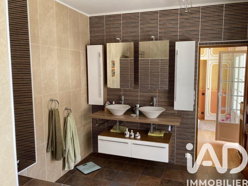 Maison - 318 m² - 10 pièces