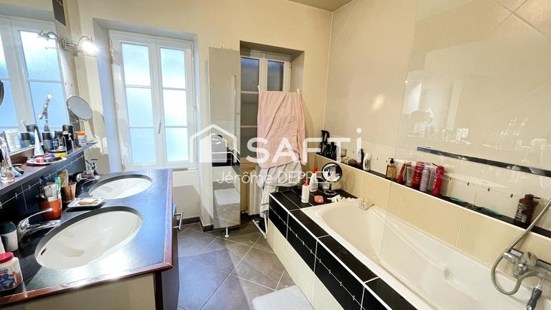 Maison - 201 m² - 9 pièces