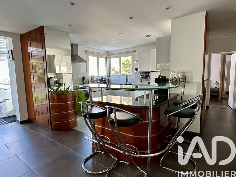 Maison - 272 m² - 9 pièces