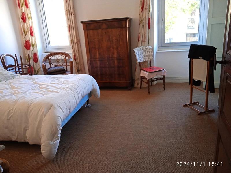 Maison traditionnelle - 197 m² - 8 pièces