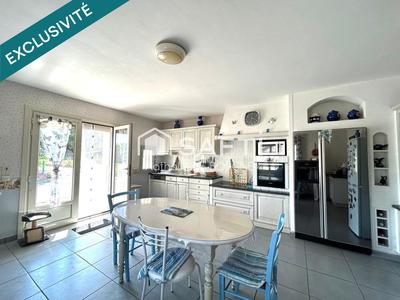 Maison - 235 m² - 4 pièces