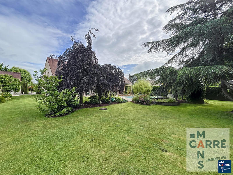 Maison traditionnelle - 275 m² - 7 pièces