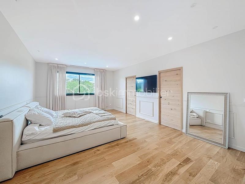 Maison - 213 m² - 6 pièces