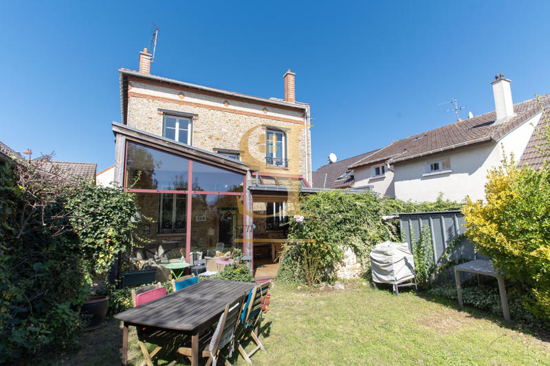 Maison - 143 m² - 8 pièces