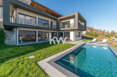 Demeure - 295 m² - 6 pièces