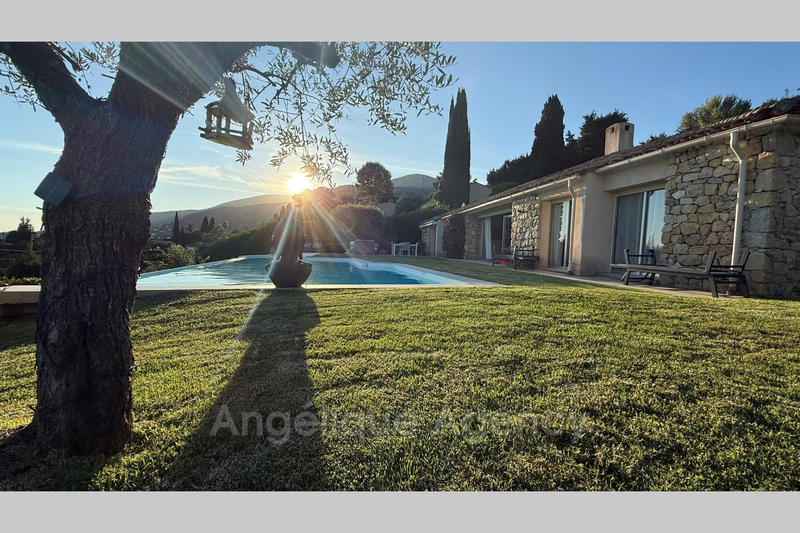 Maison - 200 m² - 7 pièces