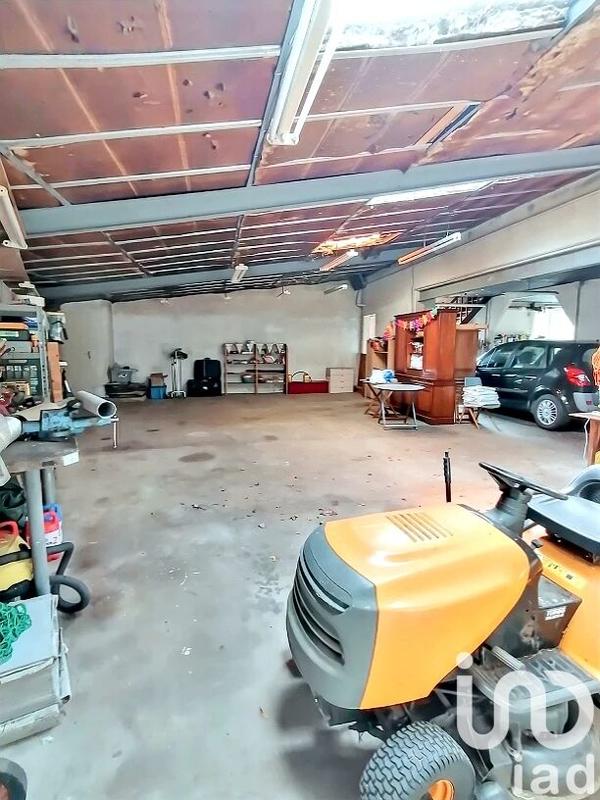 Maison - 255 m² - 8 pièces