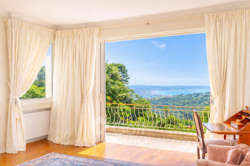 Maison - 225 m² - 6 pièces