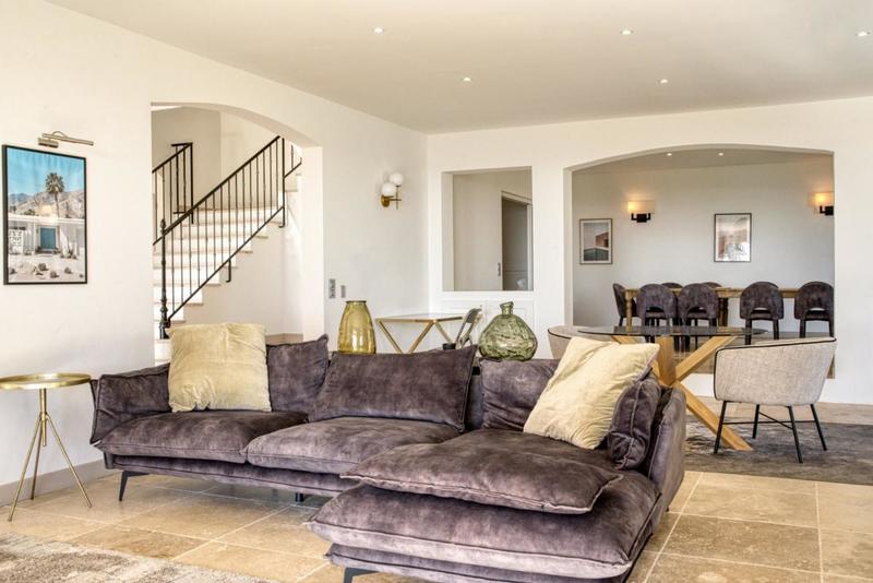 Villa - 303 m² - 6 pièces