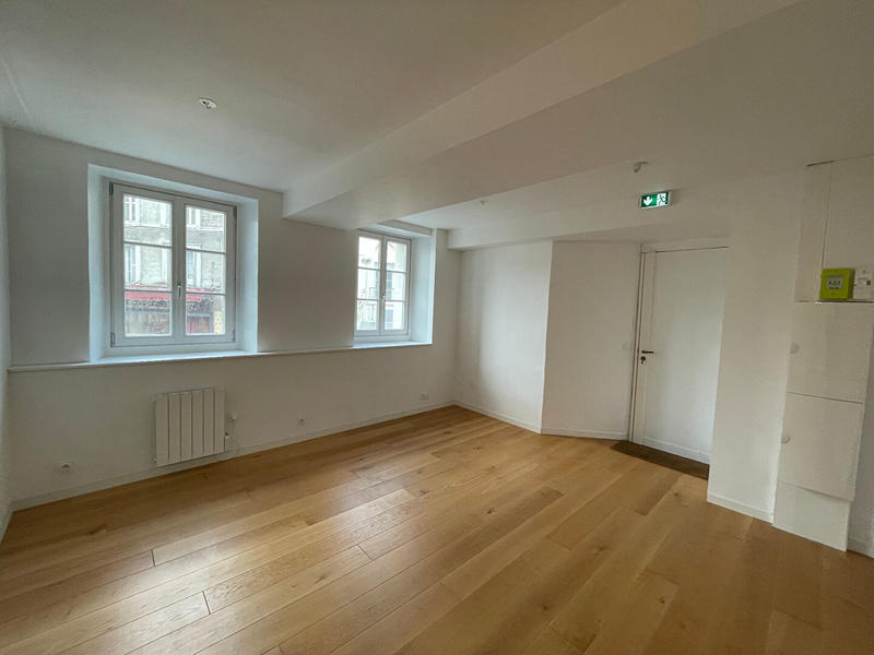 Local d'activité / Entrepôt - 175 m²