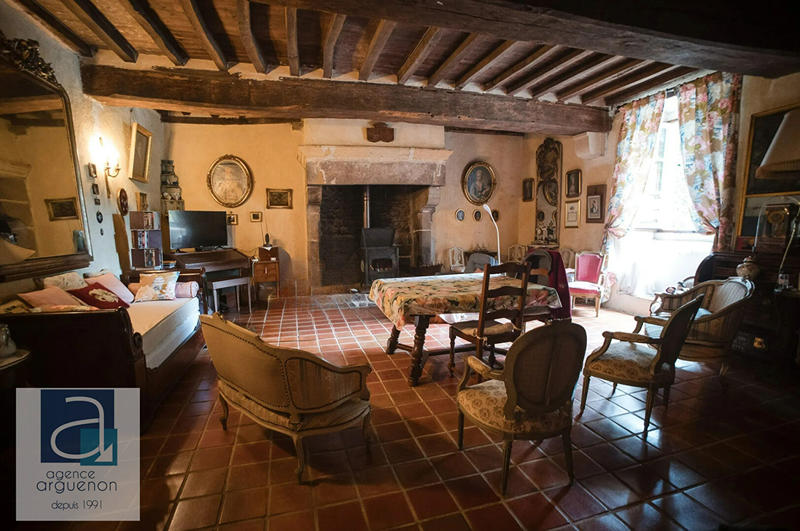 Maison - 560 m² - 14 pièces