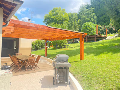 Maison - 230 m² - 8 pièces