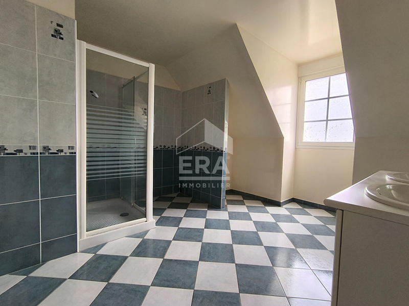 Maison - 204 m² - 6 pièces