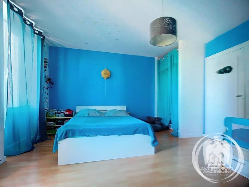 Maison - 198 m² - 8 pièces